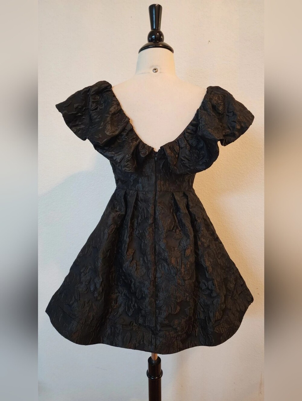 Black Textured Ruffle V-Neck Dress - Picture 3 of 4